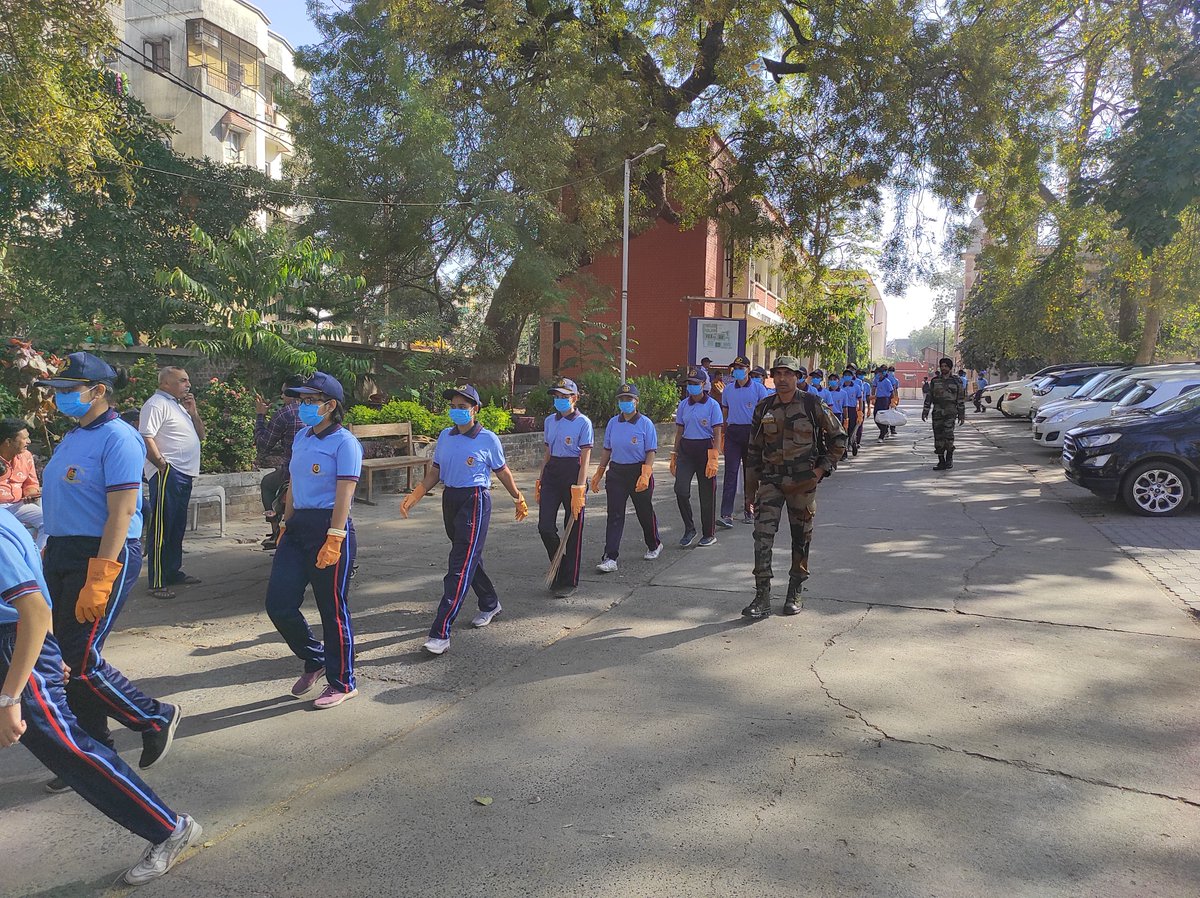 1gctrncc's tweet photo. Cadets of 1 GCTR NCC Baroda carried out cleaning at Sursagar Lake under #PuneetSagarAbhiyaan and raised awareness on pollution control &amp; cleanliness of water bodies.
@PMOIndia
@HQ_DG_NCC
@NCC_Dte_Gujarat
@ArvindKapoorTYG 
@UmGurung https://t.co/qCsUPly65z
