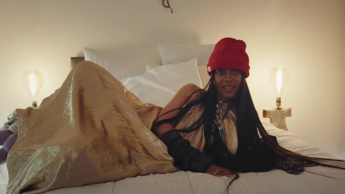 VogueRunway's tweet photo. From a vintage Rhodes Piano to a sonic instruments, our March 2023 cover star, Erykah Badu, says “the whole house is an altar, playing homage to creativity.” Watch the latest installment of Vogue's #ObjectsofAffection,” for more: https://t.co/cDGwzy3WHL https://t.co/pSXizVVrHG