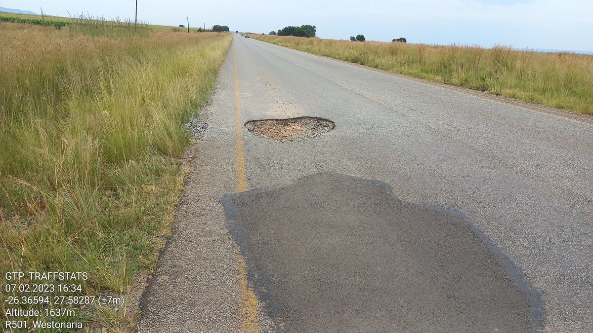 GTP_Traffstats's tweet photo. ⚠️ ⚠️⚠️⚠️
R501 (Westonaria) #RoadRisks btwn N12 and Driefontein
@GPDRT_ Pls assist with urgent repairs. Repeat potholes mostly left lane. Several logged on the app
#CrashRisks
@_ArriveAlive @TrafficSA @rsa_trucker
@mec_transportGP
1/3 https://t.co/leYrFF8uTa