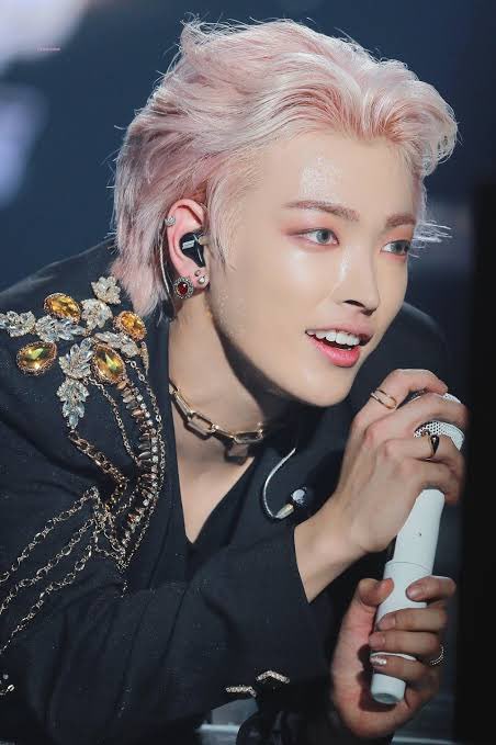 atzcomet's tweet photo. it was short lived but i won't stand for the cotton candy pink hair joong erasure ! https://t.co/VmgsByOlpP