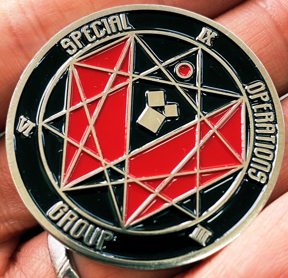 一部の人には意味が分かるチャレンジコイン。 希少価値MAXです。