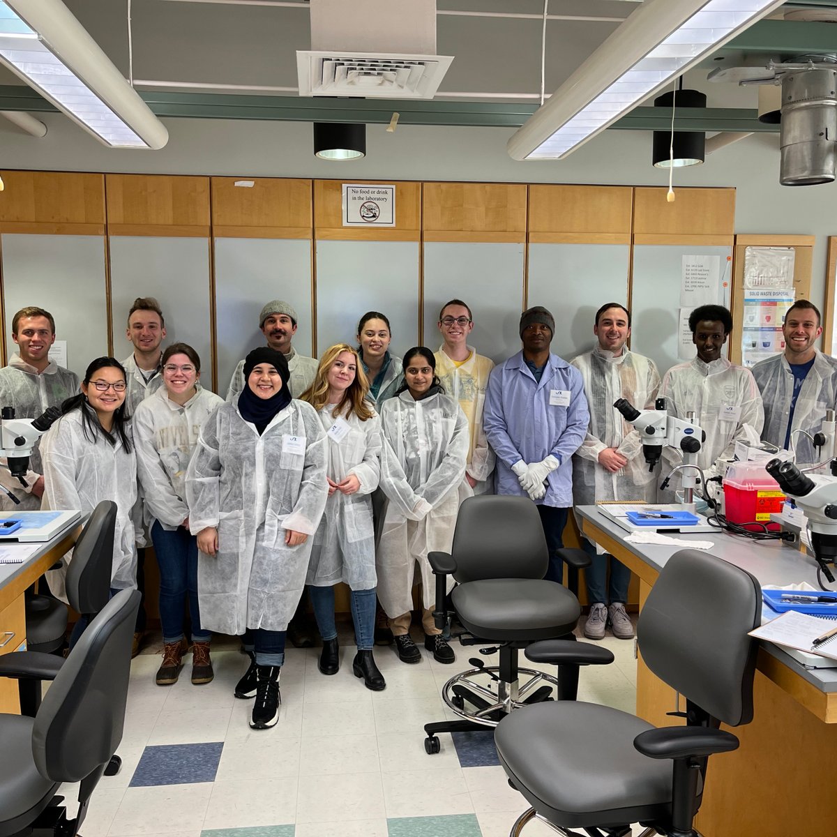 JAX_Education's tweet photo. We recently welcomed @RouxInstitute M.S. Biotechnology students to @jacksonlab for a foundational skills course on using the mouse as an experimental model. Students received hands-on laboratory training from JAX surgical experts. 

Wonderful experiential learning opportunity! 👏 https://t.co/sHoEnJVg2a
