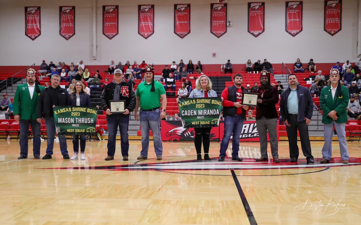 CoachMerc72's tweet photo. Fired up for @thrush_mason and @CadenMirand to represent #MaizeFootball in the 2023 Shrine Bowl. Congratulations fellas!!! #MaizeOL #FAA. 📸:@DustinBaker78 https://t.co/gnqfrSEHXi
