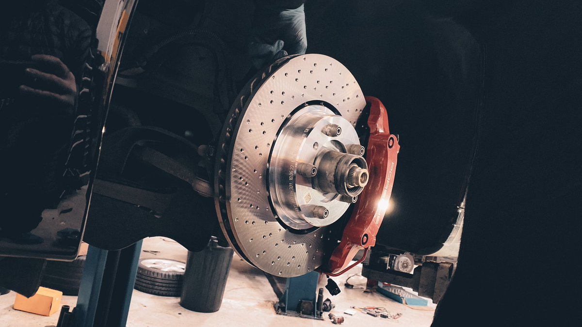 Stunning Targa 4 GTS in for a minor service + new oem front discs, pads, sensors and fluids. #Porsche #Service #LongEaton #Nottingham #CavendishPorsche #PorscheService #ClassicPorsche #Porsche911 #Porsche911Targa #PorscheGTS #911TargaGTS