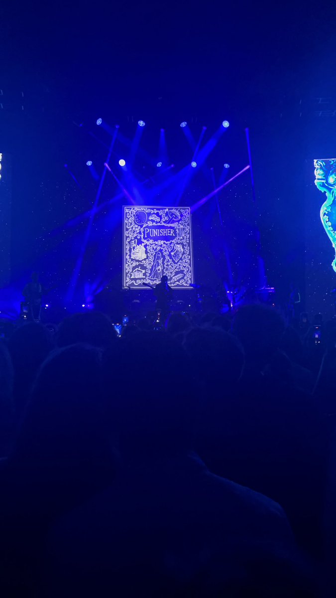 sebcaires's tweet photo. just gonna leave these photos of phoebe’s melbourne show right here https://t.co/SBmyNUxZJ9