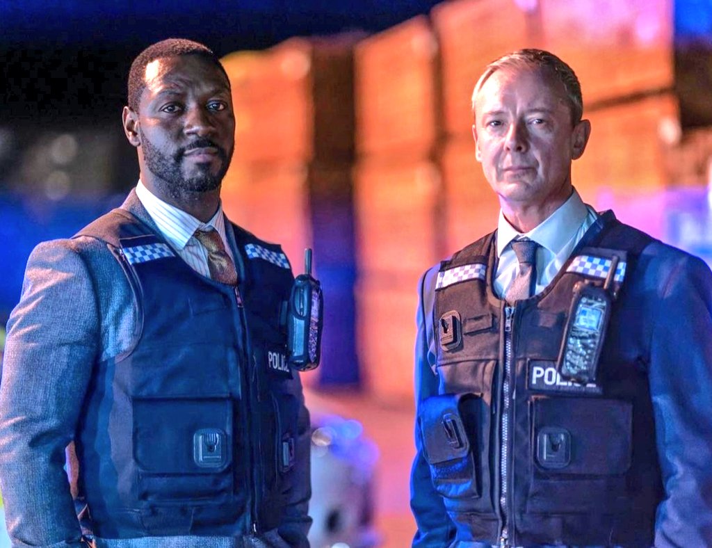 I know.. I know I keep saying it
But we really are coming back soon.
 Best season yet 🔥🔥
#grace3 @itv <a href="/JohnSimmSociety/">John Simm Society</a> <a href="/peterjamesuk/">Peter James</a> 
📸 <a href="/sallymaisphoto/">Sally Mais</a>