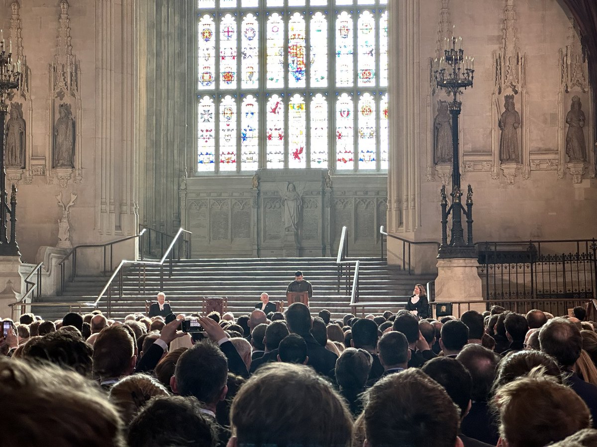 Speaker @LindsayHoyle_MP welcomes President #Zelenskyy to address the UK Parliament. “Bravery takes you through the biggest hardship to victory… We know Freedom will win. We know that victory will change the world” @WFD_Democracy