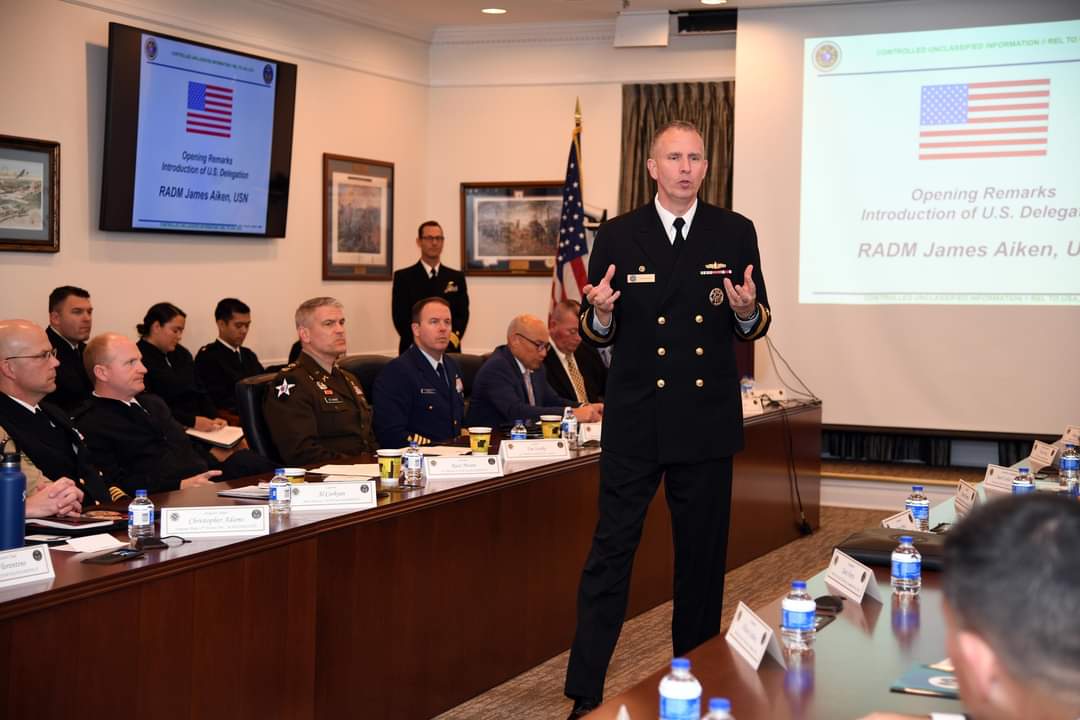 armada_ecuador's tweet photo. La #ArmadaEcuatoriana fortalece las alianzas con el Comando Sur de las Fuerzas Navales y la 4ta flota naval de los #EEUU para crear áreas de mayor interoperabilidad en el dominio Marítimo del #PacíficoSur.
#YosoyNaval #EstamosParaServir
https://t.co/kbqbHybAoV https://t.co/FiFFxCHlO7