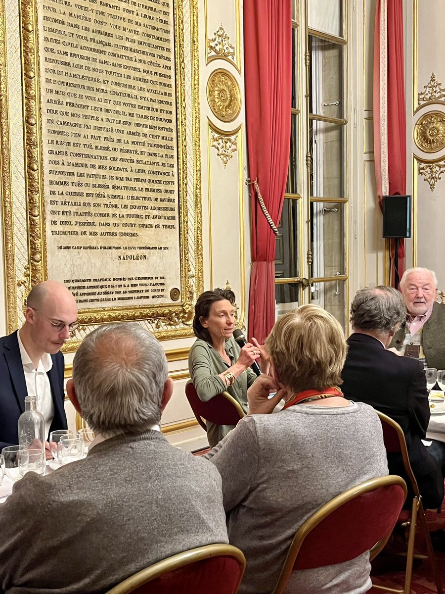 #Soin | Présent hier au <a href="/Senat/">Sénat</a> pour <a href="/Pharma_ANEPF/">ANEPF Pharmacie</a>, à l’occasion de la soirée #CoopérationSanté « L’humain au cœur du soin » avec le Dr Claire Georges, responsable de la PASS <a href="/HopSaintLouis/">Hôpital Saint-Louis AP-HP</a> 🏥

➡️ « Comment faire mieux avec moins ? » et prise en charge des patients démunis 🧑‍⚕️