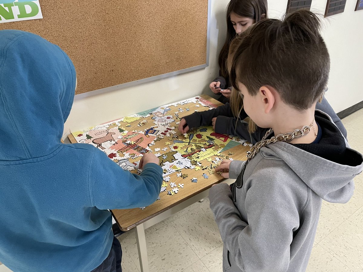 LambtonEast's tweet photo. Thank you staff and students for your work on our community puzzle. This was a popular community building activity!#studentengagement #communitybuildingactivity #lkdsb https://t.co/spCRJB01h7