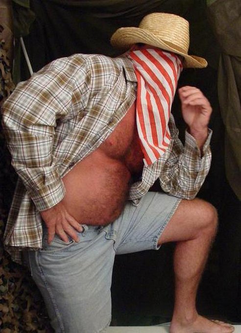 1 pic. Cowboy Bandit Undressing VIEW THE VIDEO on my page https://t.co/QKEcgu2pjA   --  #musclebull #hairyman