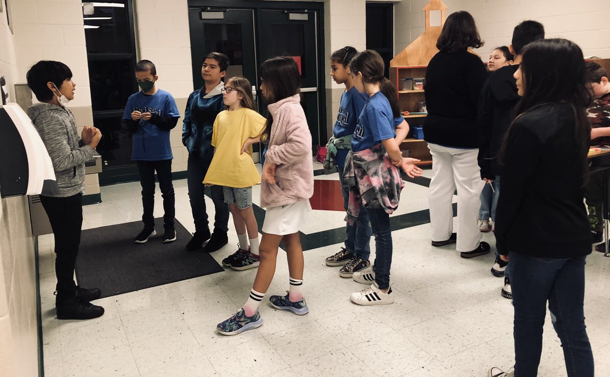 HallMinky42's tweet photo. The student council is doing a fundraiser please donate it will be ending next week we need ziplock bags,toys,food,leashes, https://t.co/DB67wG9N3j