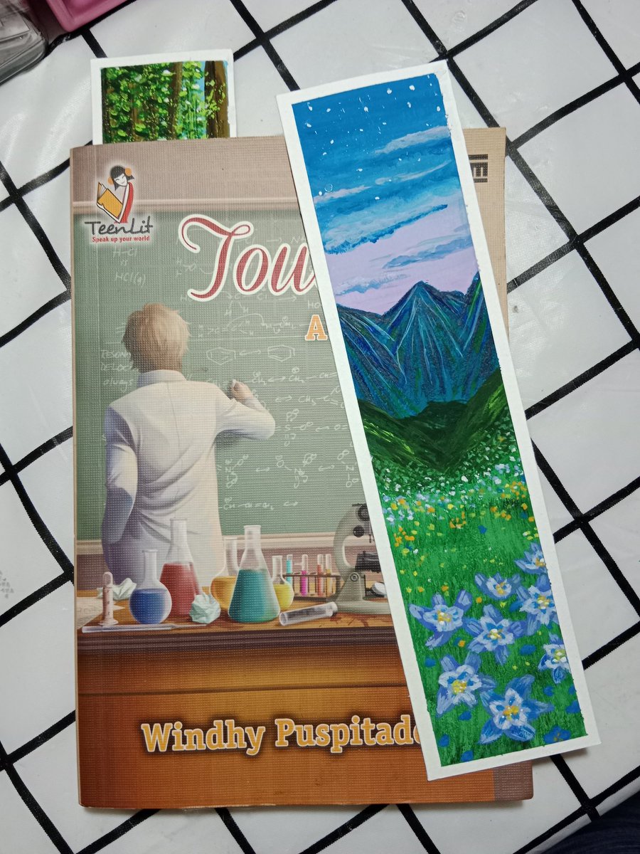 yakisouba_'s tweet photo. I made bookmarks! I really enjoyed the process, even tho I still struggled at drawing leaves and grass π
#gouachepainting #practice #gouacheart #himigouache #bookmark #artidn #bookmarkdiy https://t.co/1WLjQDk1QD