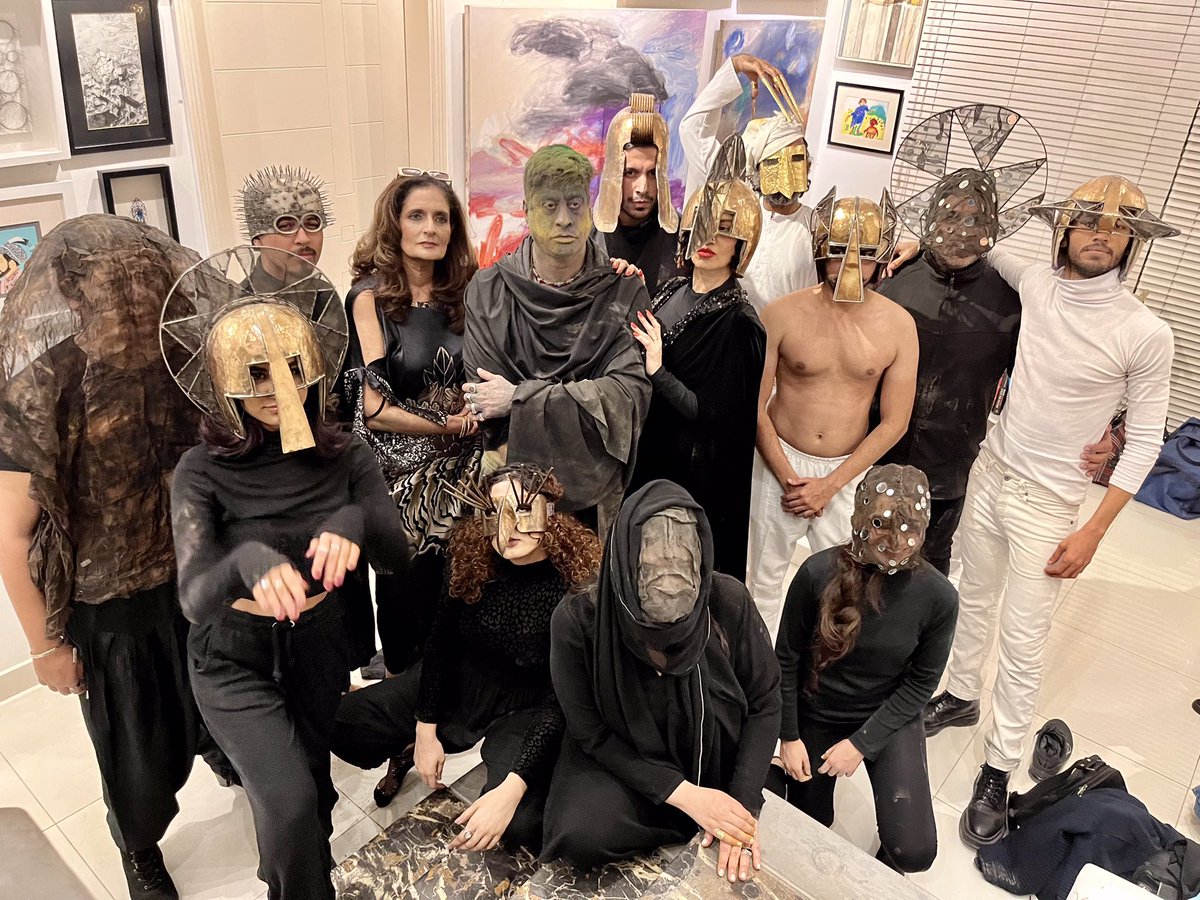 CanvasGallery's tweet photo. Thank you to everyone who came to the opening and attended the performance last night! It was an energy-packed event with fantastic artists. 🙌
#canvasgallery #performanceart #amingulgee #fairytale72 https://t.co/fnY1ANiasT