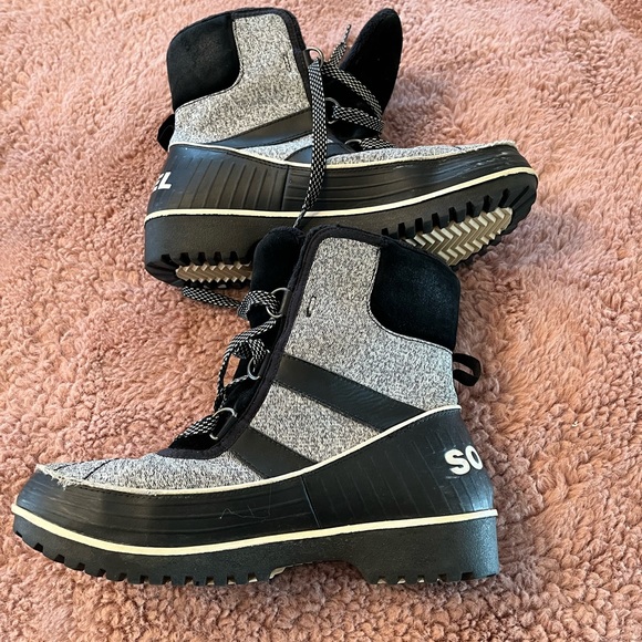 KjPosh's tweet photo. So good I had to share! Check out all the items I'm loving on @Poshmarkapp #poshmark #fashion #style #shopmycloset #sorel #showmeyourmumu #anntaylor: https://t.co/HIp6tNHM74 https://t.co/gyVSTGJJsR