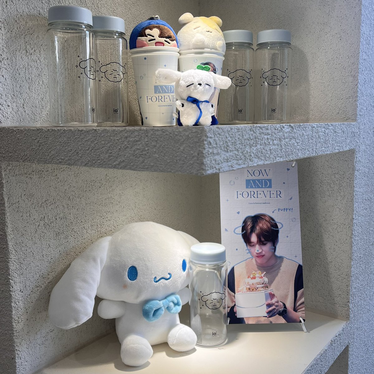 디피도 너무 예쁘고 사진도 너무 예뻤던 생카 ,, ♡ 
슬로건도 붙여져 있고 플레이리스트 들으면서 울컥하기도 했고 포토부스 있던 게 너무 좋았던 아이오쓰리 ! 💙
우현이오빠 생일축하해요 🫶

 #우현아_은은하게_오래가자