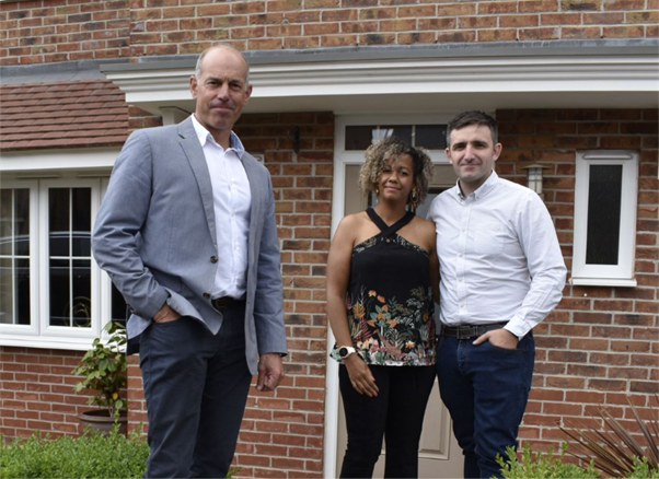 LoveitListitUK's tweet photo. @KirstieMAllsopp and @PhilSpencerTV are in Nottingham tonight to help Lexie and Ed who are struggling to make their home work for them and their 4 children in a new Love It or List It, 8pm, C4 #LIOLI https://t.co/yZEG0Mq0Zj