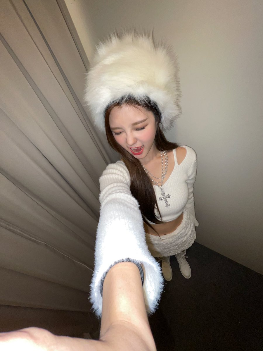 dayeonbbl's tweet photo. [230208] 💌 https://t.co/Y68bFNH8DY