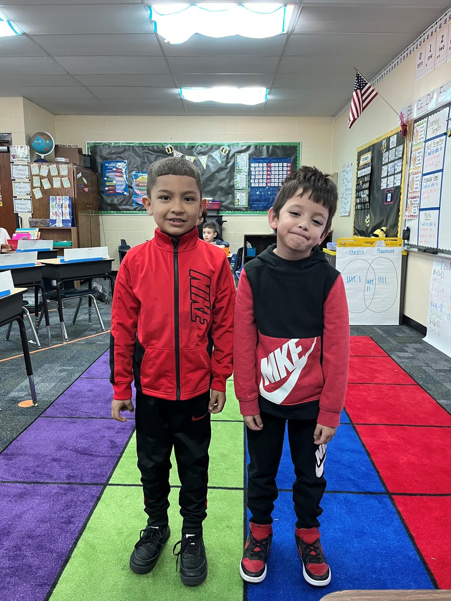 IrvingElementa1's tweet photo. Travis Tuesday for #SuperBowlSpiritWeek was for twinning. 1/2 #IrvingShines #wpsproud #SuperBowlLVII @Chiefs https://t.co/roonBBhMhi
