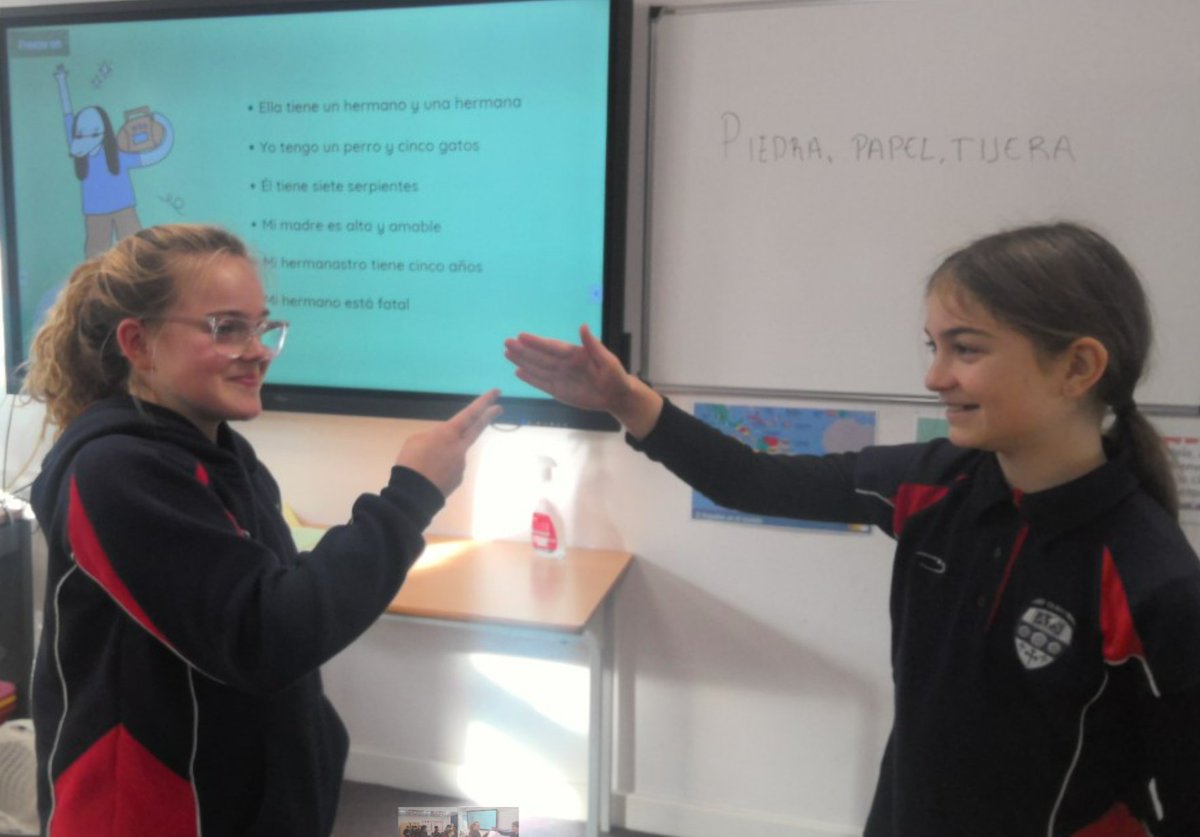 <a href="/AshfordMFL/">Ashford MFL</a> 🇪🇸 Miss Diaz Bayon's Year 7 Spanish just got even more fun with our amazing students putting their oral skills to the test in friendly game competitions 🎉#InspiringMinds #OptimisingPotential