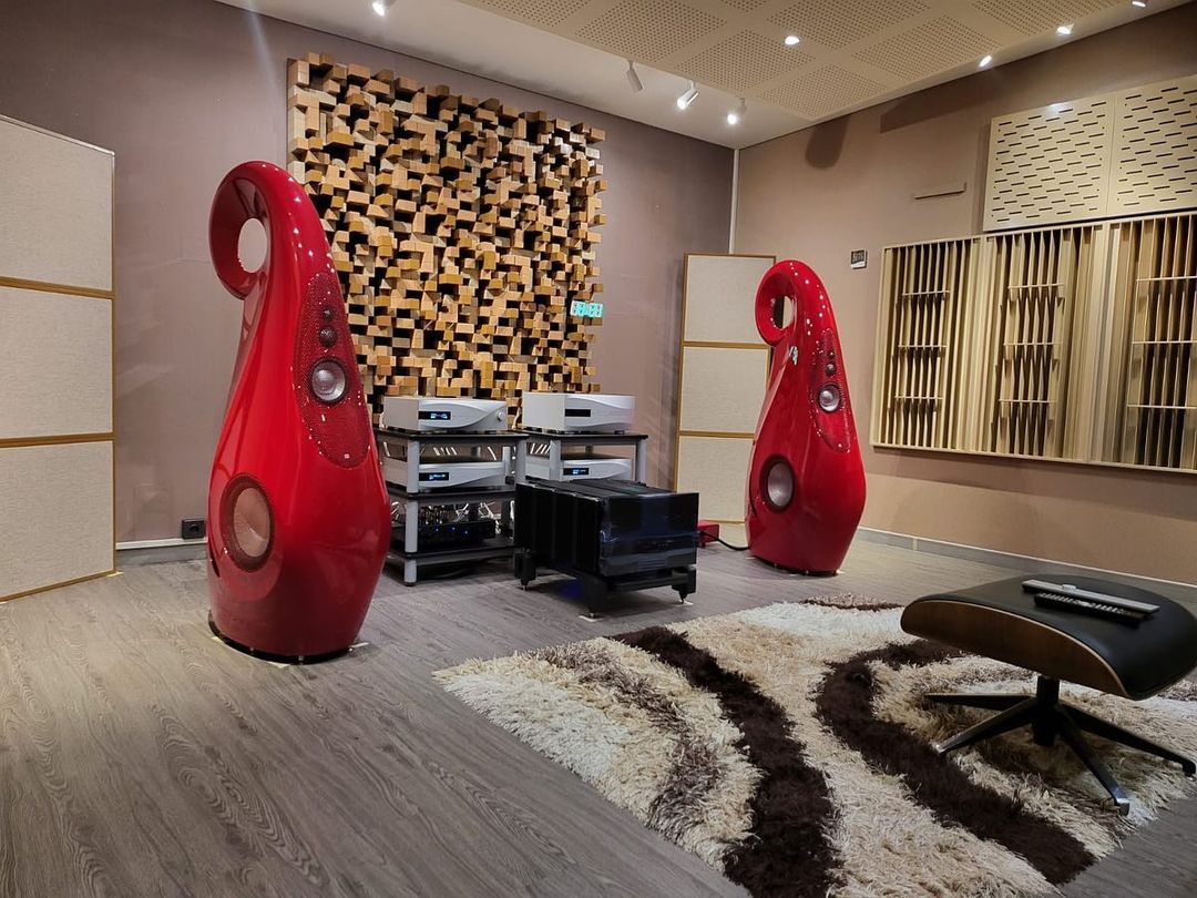 dCSonlythemusic's tweet photo. Imagine listening to your favourite music on this incredible system!
Set up by our Indonesian friends & partners @AudioJaya featuring the #dCSVivaldi Stack with speakers by #VividAudio https://t.co/H0UWZXdPLv