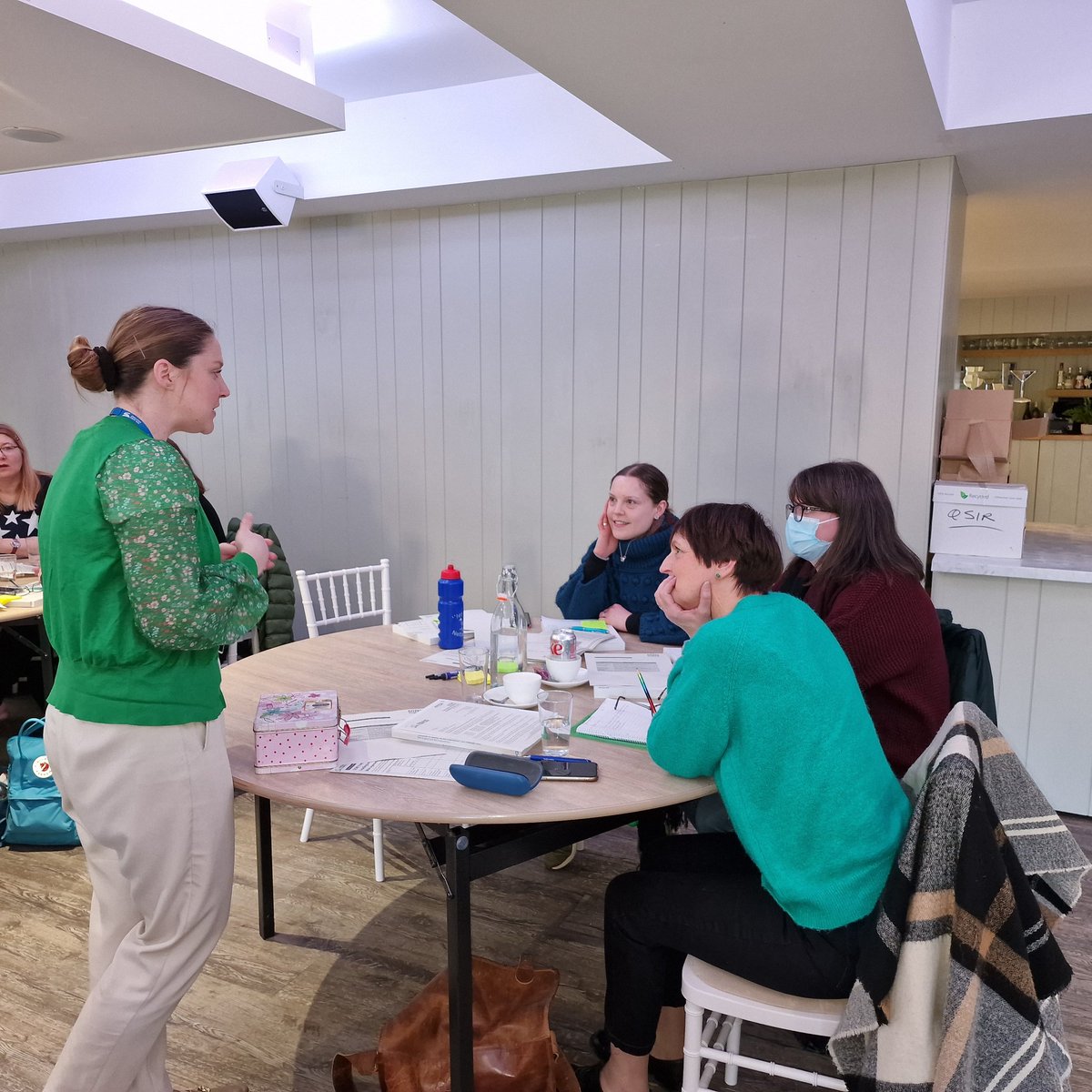 Sarahd1963's tweet photo. Alot of discussions in the room. 👏 #QSIR Fab group, lots of engagement @TeamQEH @TeamQEH_QI @LouNotley @DN_awebster https://t.co/fZIDHq4mcs