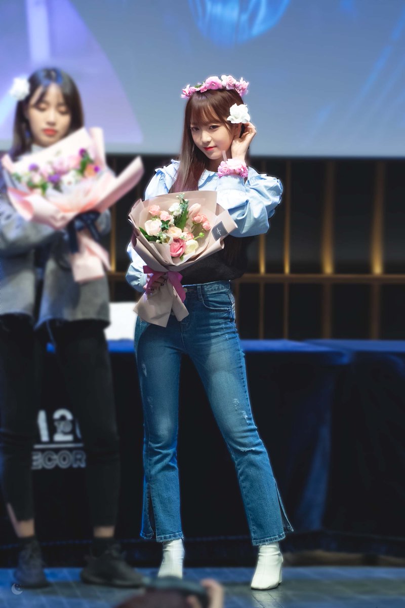 WhiteMoon_0120's tweet photo. 200201 신촌 팬싸인회 2pics

#네이처 #NATURE #김소��� #소희
@nature_nchworld https://t.co/tAuRP33SX0