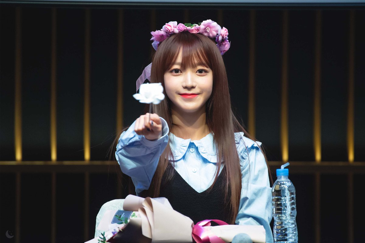 WhiteMoon_0120's tweet photo. 200201 신촌 팬싸인회 2pics

#네이처 #NATURE #김소��� #소희
@nature_nchworld https://t.co/tAuRP33SX0