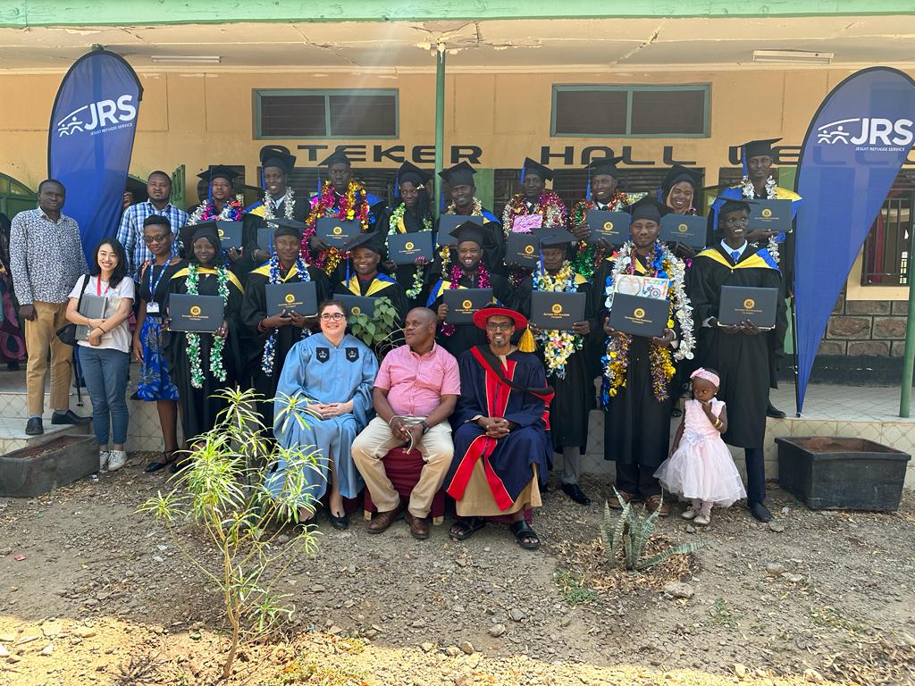 SNHU_GEM's tweet photo. During her trip to Kenya, #GEMatSNHU Exec Dir Rachael Sears did it all: From celebrating graduates in Nairobi and Kakuma, Kenya with our partners @JesuitRefugee to catching up with the students using #agsystems to feed Kakuma camp residents.
Next up: Malawi! https://t.co/VU4bvzzwoA