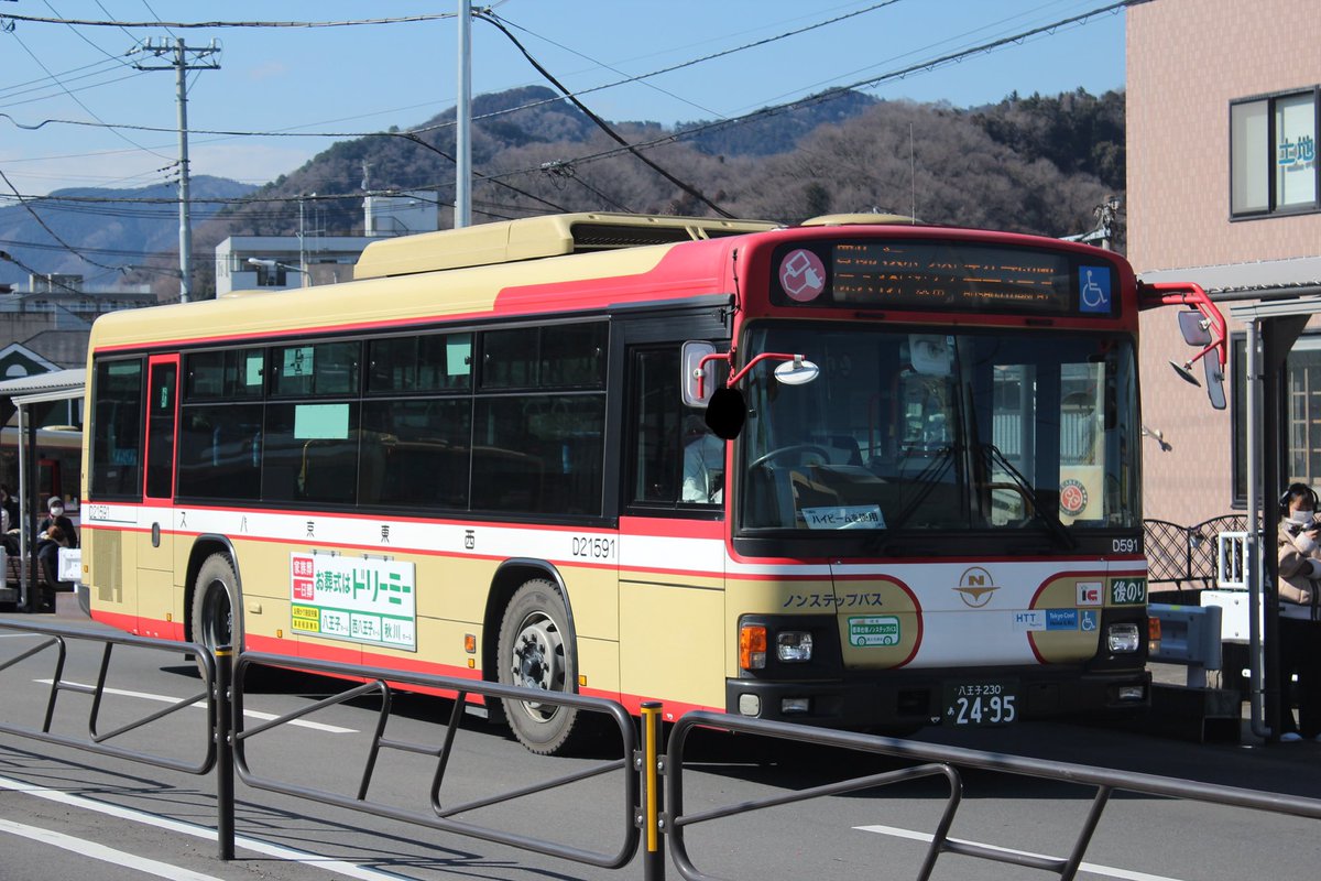 bus130514's tweet photo. 20230205

西東京バス D10809号車・D21591号車(いすゞエルガ)
京王バス T30904号車(三菱ふそうエアロミディ)

一人で「小仏ってあの小仏トンネルの！？」ってなってました https://t.co/arZ9AktWLF