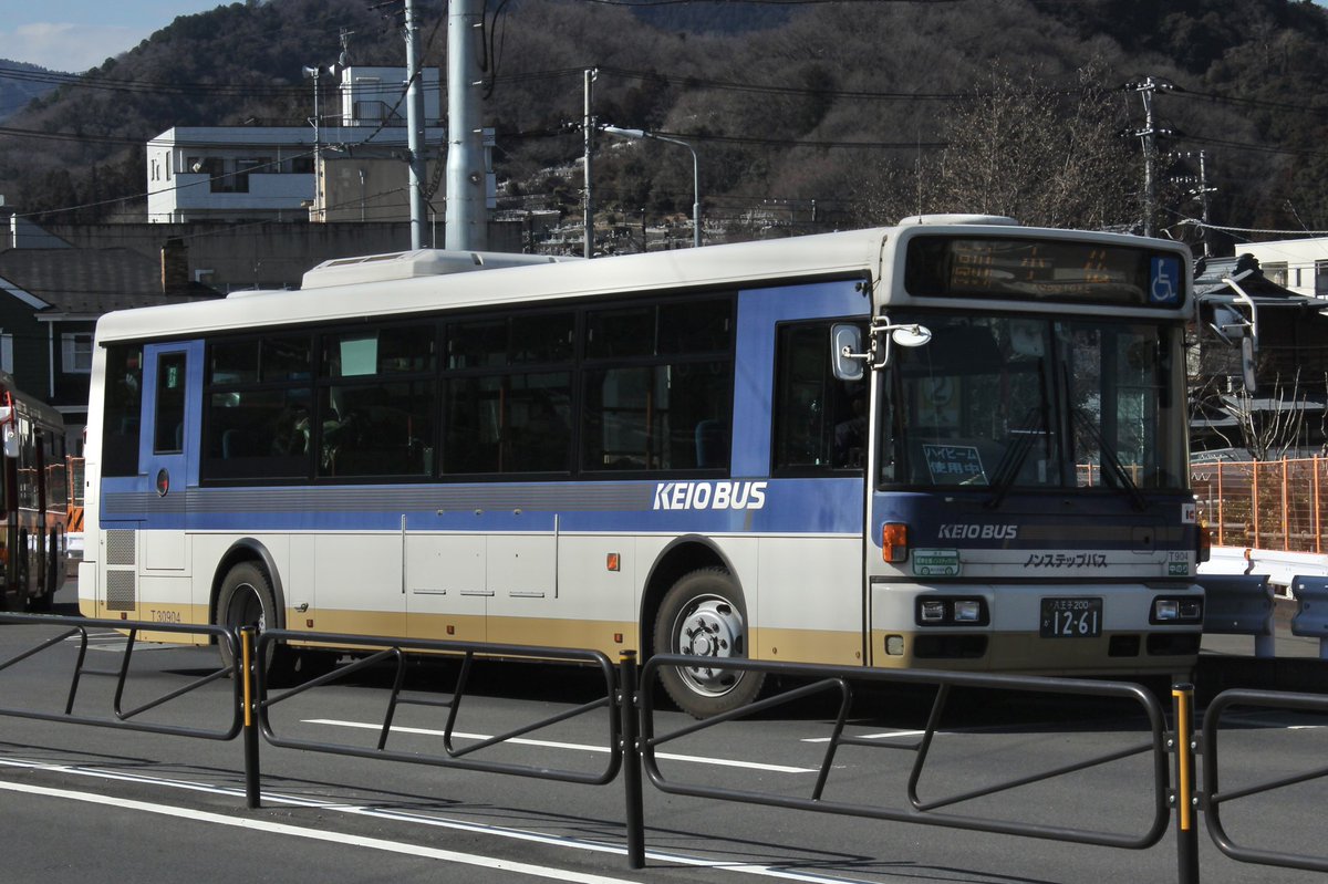 bus130514's tweet photo. 20230205

西東京バス D10809号車・D21591号車(いすゞエルガ)
京王バス T30904号車(三菱ふそうエアロミディ)

一人で「小仏ってあの小仏トンネルの！？」ってなってました https://t.co/arZ9AktWLF