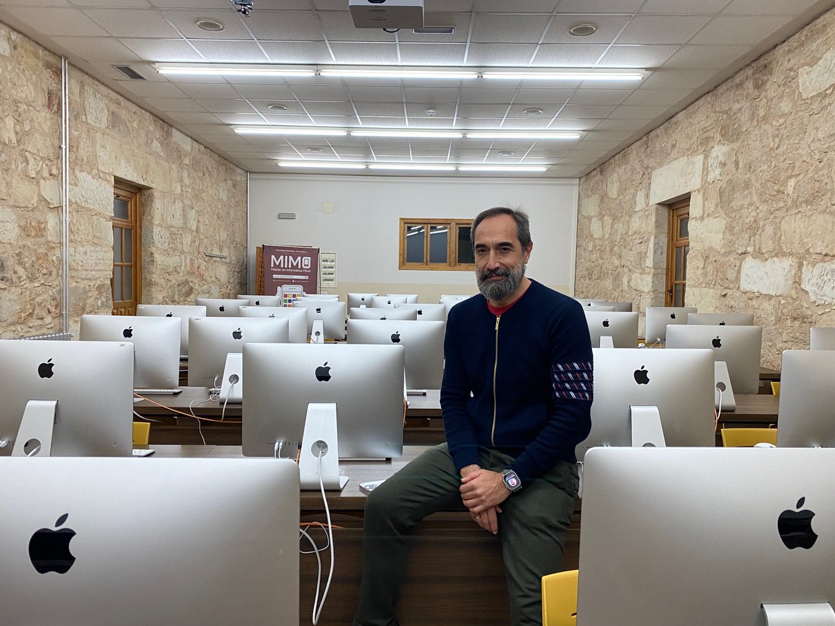 💻 Especialización, #formación y prácticas. Este es el consejo que en la #entrevista de esta semana Roberto Berjón, profesor de <a href="/informaticaUPSA/">Informática UPSA</a>, da a los alumnos de #Informática. 
👉¿Quieres conocer todos los detalles de la entrevista?
upsa.es/actualidad/rob…