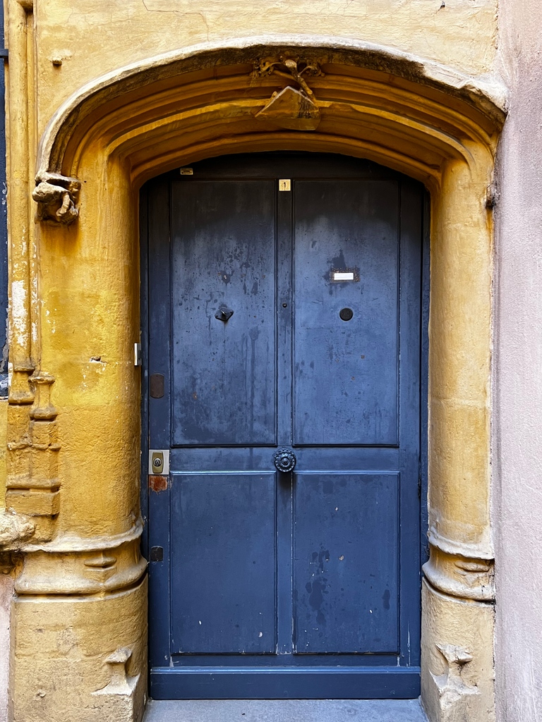 carablack's tweet photo. Somewhere in Paris
#ihavethisthingwithdoors #frenchdoorseries #parisdoors #architecturehunters #colorfuldoors #doorsofparis #parisiandoors #doorsinparis #parisdoorsareamazing #parisdoorstyle #parisdoorsaremagic #frenchvibes #bluedoorsofparis https://t.co/Xg9asU2CrU