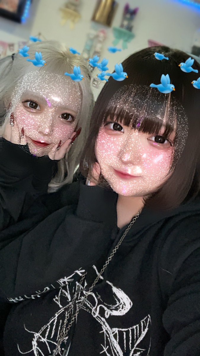 ログアウトしました‼️
6連勤折り返しですわ
会いに来てくれてドリンクもありがとう
珍しいお客さんも会えてビックリだったよ😲😲
また明日も居るから会いに来てね🚨
初出勤の子とも一緒だよ🎆 https://t.co/QXvlNcxvWV