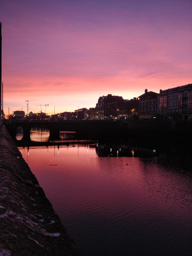 YMorselli's tweet photo. What a beautiful #DublinSky this morning #Pinksky #Dublin #earlymorning #haveaniceday https://t.co/1rcBDL1Z2w