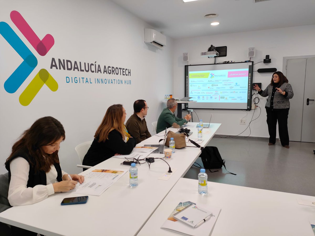 DIHAndAgrotech's tweet photo. #AgrotechForum #RobóticaAgraria
Alba Pérez, Ingeniera industrial electrónica en @CTTecnova reflexiona sobre el hecho de que nos solemos aceptar los cambios a nivel tecnológico a pesar de que nos cueste porque las soluciones que nos brindan esos cambios son sencillas y rápidas. https://t.co/80zYRzkgWM