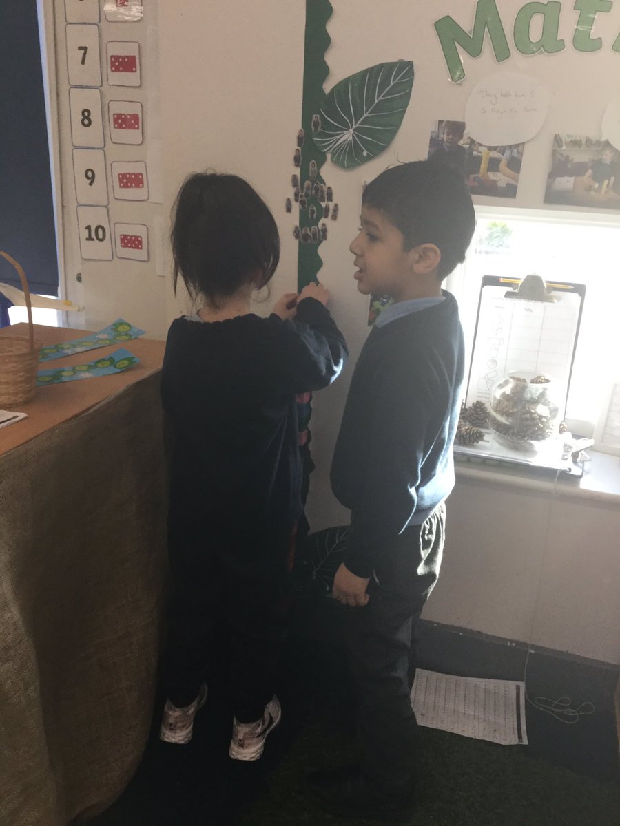 AHMrsMoore's tweet photo. We’re exploring height this week. We’ve measured and compared our own heights and now we’re challenging ourselves to use blocks and construction materials to compare heights and use language of taller and shorter 👏🏽💫 #sustainedsharedthinking @AcreHall https://t.co/yI8QnUcqwY