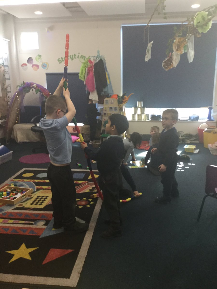 AHMrsMoore's tweet photo. We’re exploring height this week. We’ve measured and compared our own heights and now we’re challenging ourselves to use blocks and construction materials to compare heights and use language of taller and shorter 👏🏽💫 #sustainedsharedthinking @AcreHall https://t.co/yI8QnUcqwY