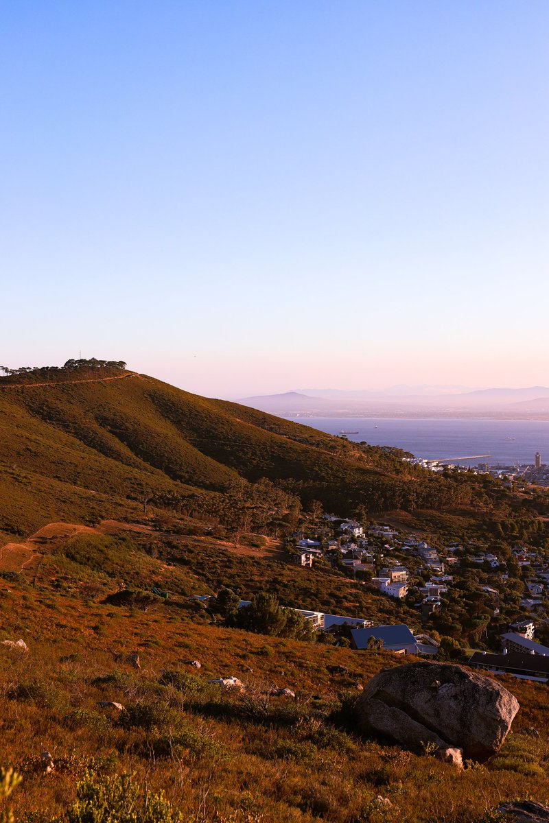 Good morning #Capetown!
#photography #signalhill #capetowncity #landscape #photographylover #westerncape #southafrica #sunrise #localtourist #momentstealer