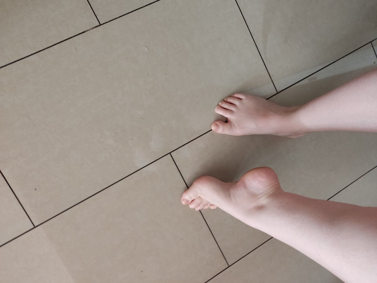 Feetvale_'s tweet photo. Hi! have a nice day 💕

See all my pics in:
https://t.co/T7Q07YPLWb

#feetfethish #feet #feetseller #feetselling #feetpicsforsales #FeetPicture #feetgram #feetmodel #footfetishist #sellingcontent #pies #PiesBonitos #PiesFemeninos #PiesDescalzos #toes https://t.co/M8eRLFVrvo
