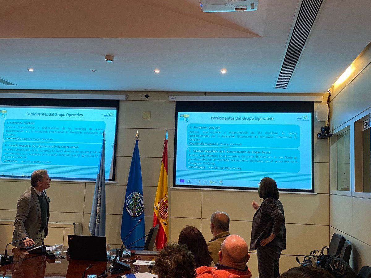 citoliva's tweet photo. #niroleo | Presentación ante la sectorial de las Denominaciones De Origen del #aceiteoliva en el COI

🎯Desarrollo de un sistema de control de calidad de #aceitedeoliva, basado en el uso de sensores espectroscópicos #NIRS 

🗣️@citoliva @Univcordoba #acora @AceiteDOBaena https://t.co/5FeyWwlGpv