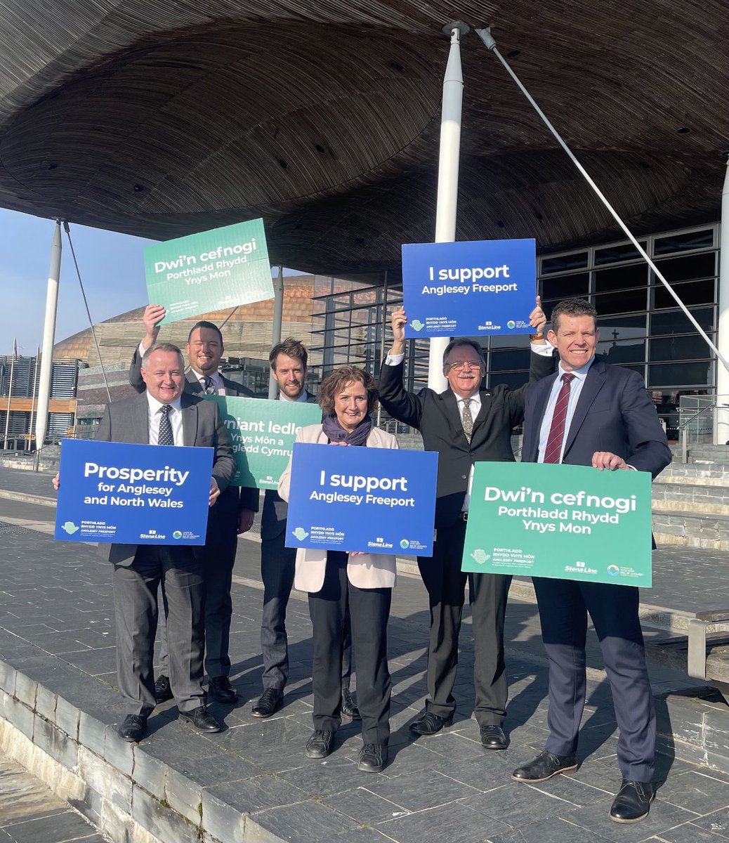 A Freeport in #Anglesey would have huge benefits with jobs, investment and trade brought to #NorthWales. Great to join my fellow #NorthWales Senedd colleagues and show our support for the Anglesey Freeport bid ahead of today's Senedd debate.