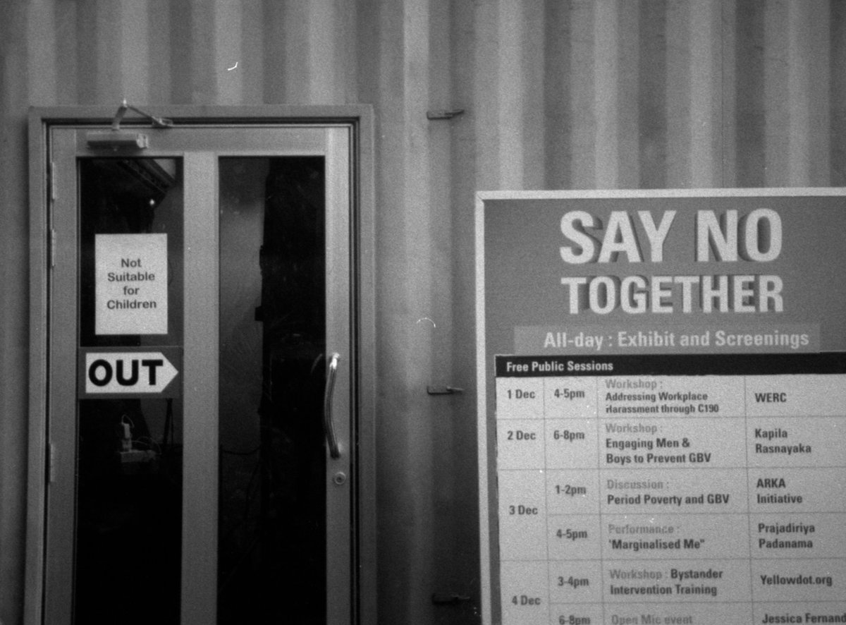 hbytwo's tweet photo. "So, the children don't get to say No?"
Channeling my inner @brown_nosing
📷: Kodak KB10
🎞️: Ilford HP5
⚗️: Shanika Photo
#colombostreetstyle
#filmphotography #filmisnotdead #filmcamera #streetphotography https://t.co/Z1DnMP4DmW