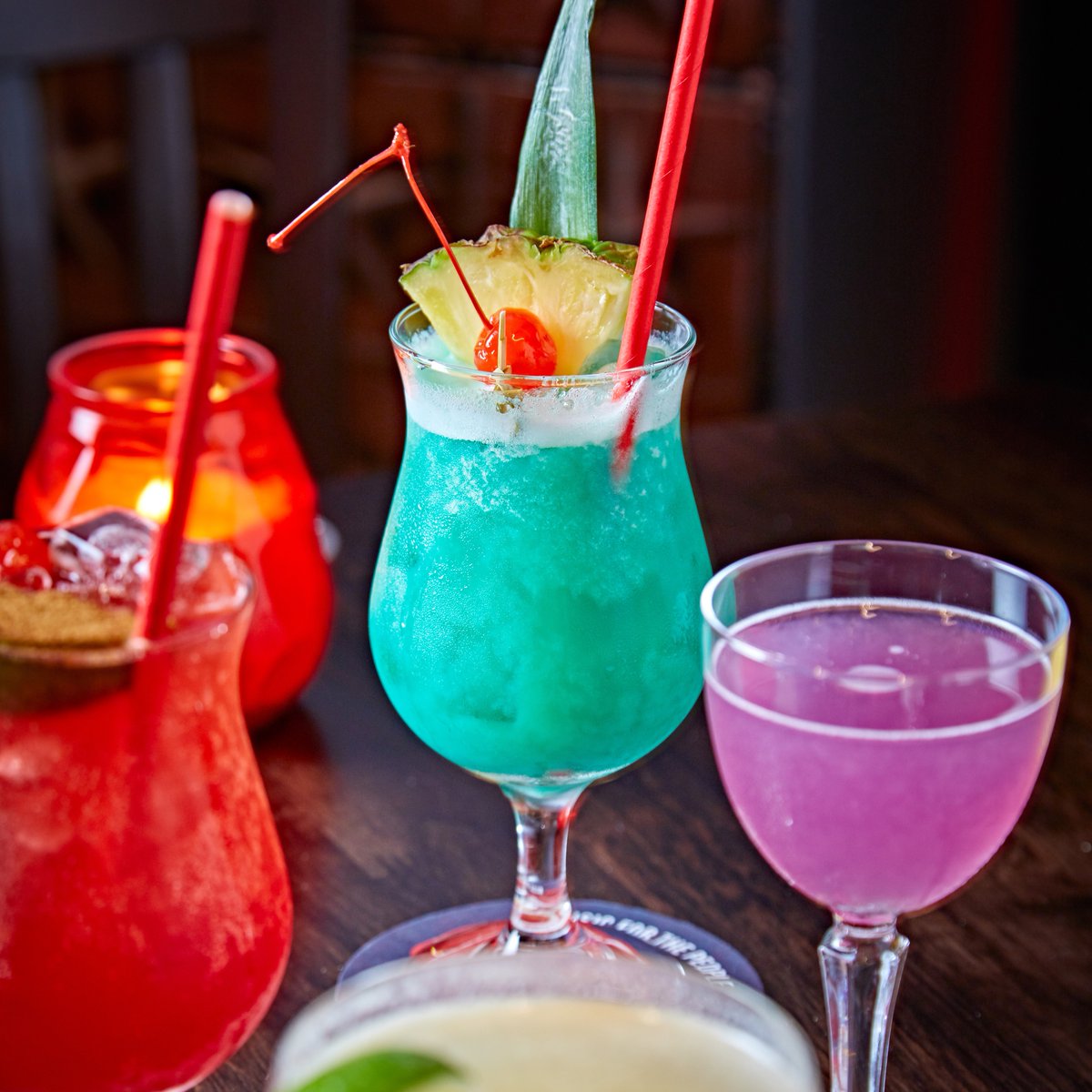 Need a pick-me-up? Enjoy a midweek treat in the bar!

Our MOJO Blue is one of our Top 40 cocktails and is a delicious mix of Mount Gay Bajan gold rum mixed with orange curacao, banana &amp; pineapple juice 🍹

Drop by or book a table via the link in our bio! pulse.ly/kohjxt4kyc