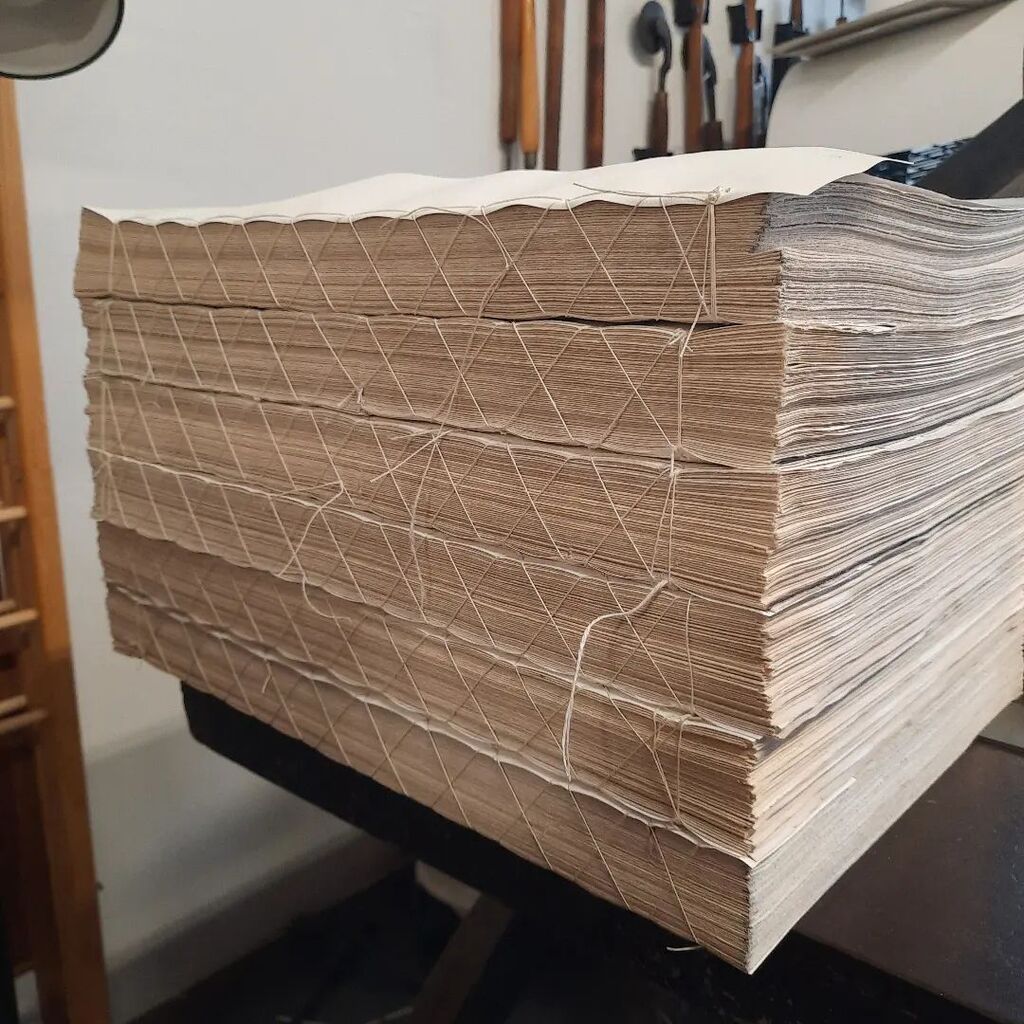 MidxBindery's tweet photo. Six years of newspapers. Well, three copies of two years.

#middlesexbindery 

#bookbinding #books #bookguts #bookstagram #handmade #handmadebooks #bookbinder #guildofbookworkers #newengland_gbw #westernavearts #madeinlowell  #madeinmassachusetts #boston… https://t.co/EMmARYdnVl https://t.co/VCz5Z9kqb7