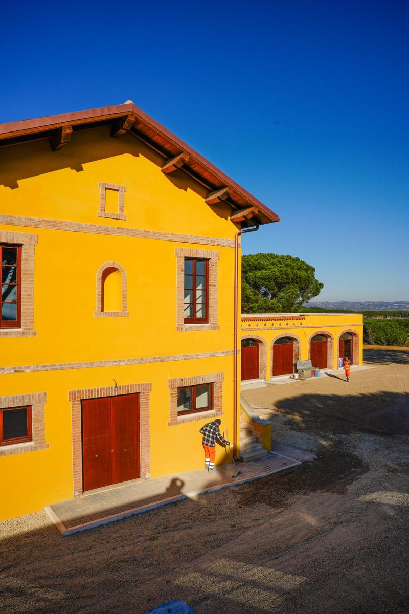 gualtierieurope's tweet photo. Dopo tanti anni di attesa, oggi inauguriamo e restituiamo ai cittadini, completamente ristrutturati, gli storici casali del #BorghettoSanCarlo a ridosso del #ParcodiVeio. #Roma si arricchisce così di un nuovo #parcoagricolo e di nuovi spazi aperti a tutti▶️https://t.co/ZDmltkTOcJ https://t.co/HsuFlXYwh9