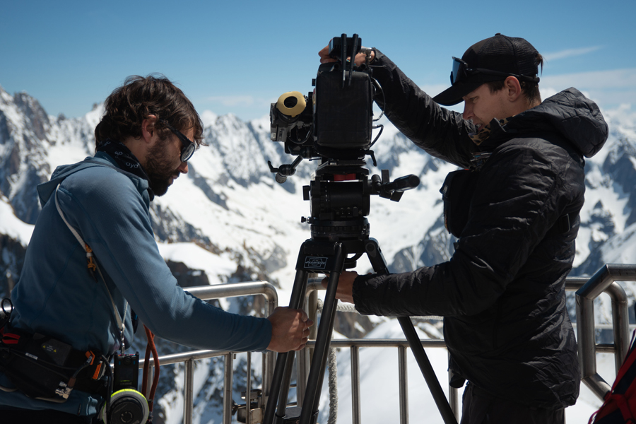 charlene_fm's tweet photo. Mardi prochain, place au Club des attachées de presse sous le signe du cinéma 📽 

Merci à la société de productions @christmasinjul @Le_Pacte pour nous avoir fourni des photos inédites du film LA MONTAGNE 

Photos : Christmas in July©Claire Nicol https://t.co/ayTpie021I