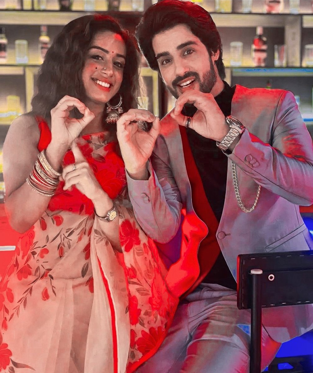 Hourly_AbrarGun's tweet photo. -- 8 Feb 2023 -- ✨️❤️🧿

HAPPY 900 YHC FD 

#Happy900YHC
#YehHaiChahatein #RuSha #NayAt #AbrarGun https://t.co/U4H5eztv7o