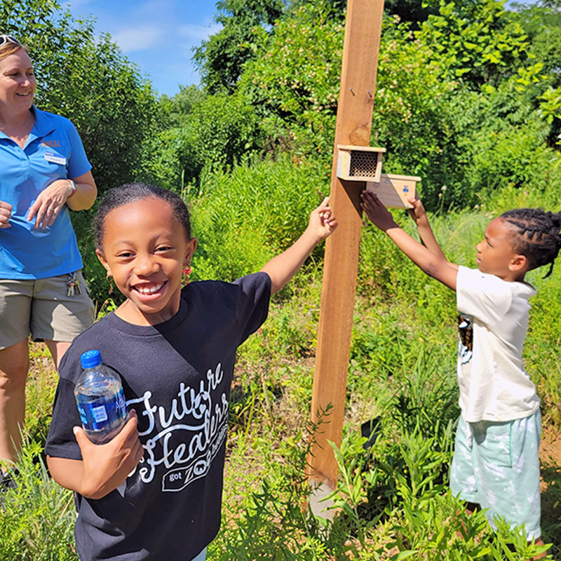 2xGameChangers's tweet photo. #NatureBasedTherapy brings joy and smiles to the faces of our Future Healers Program #GotZooBuddies. They proudly installed the bee houses they made at the Louisville Zoo. #2XGameChangers https://t.co/LcZsFuTlEb
