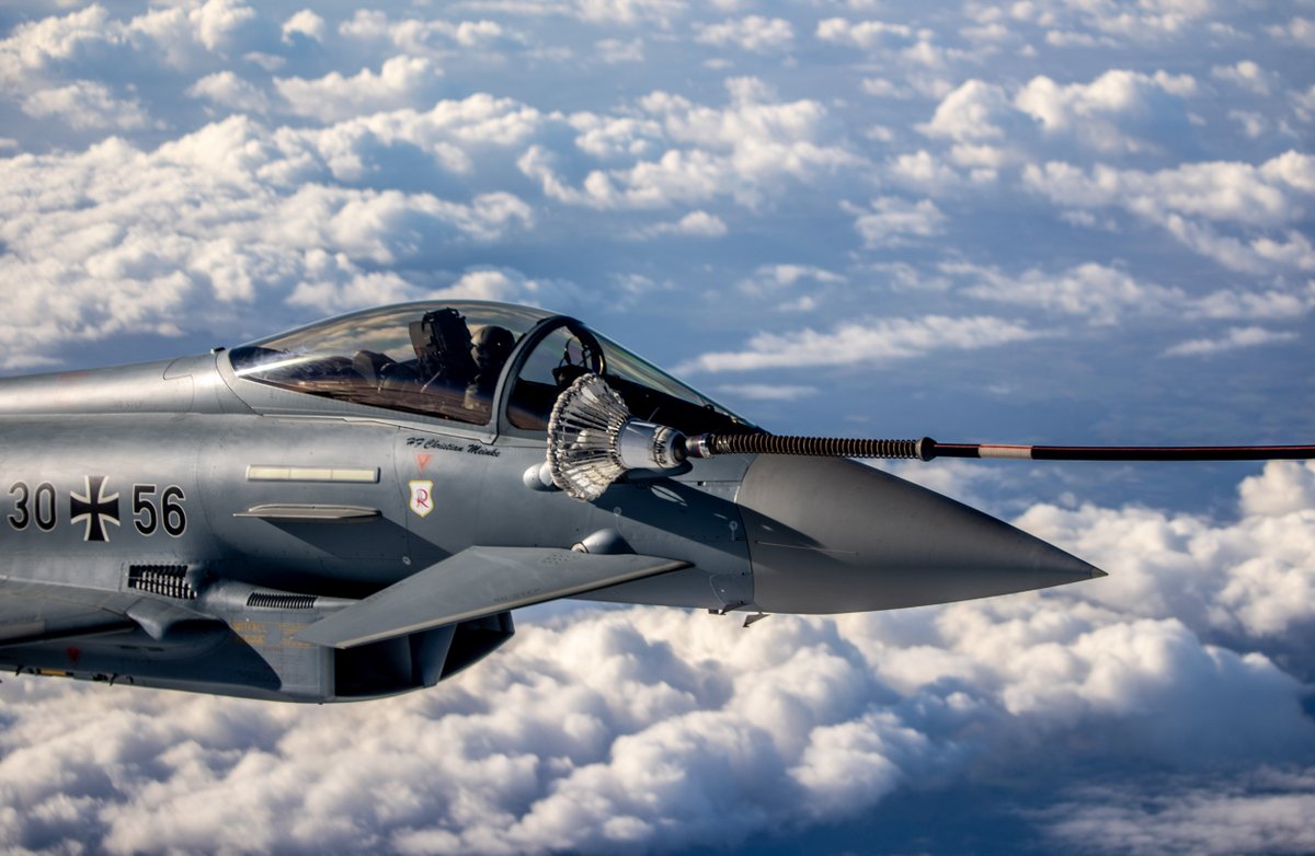SHAPE_NATO's tweet image. Air-to-air refueling extends the range, and time in the air, of #NATO Allied Aircraft. In doing so we are #ShieldingTheSkies to protect Allied populations. Find out more here: ow.ly/1rtP50MMjcL

#airshielding #Luftwaffe @Team_Luftwaffe @NATO_AIRCOM #DeterandDefend